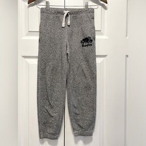 ROOTS kids pair of jogger sweatpants grey salt and pepper size 7
